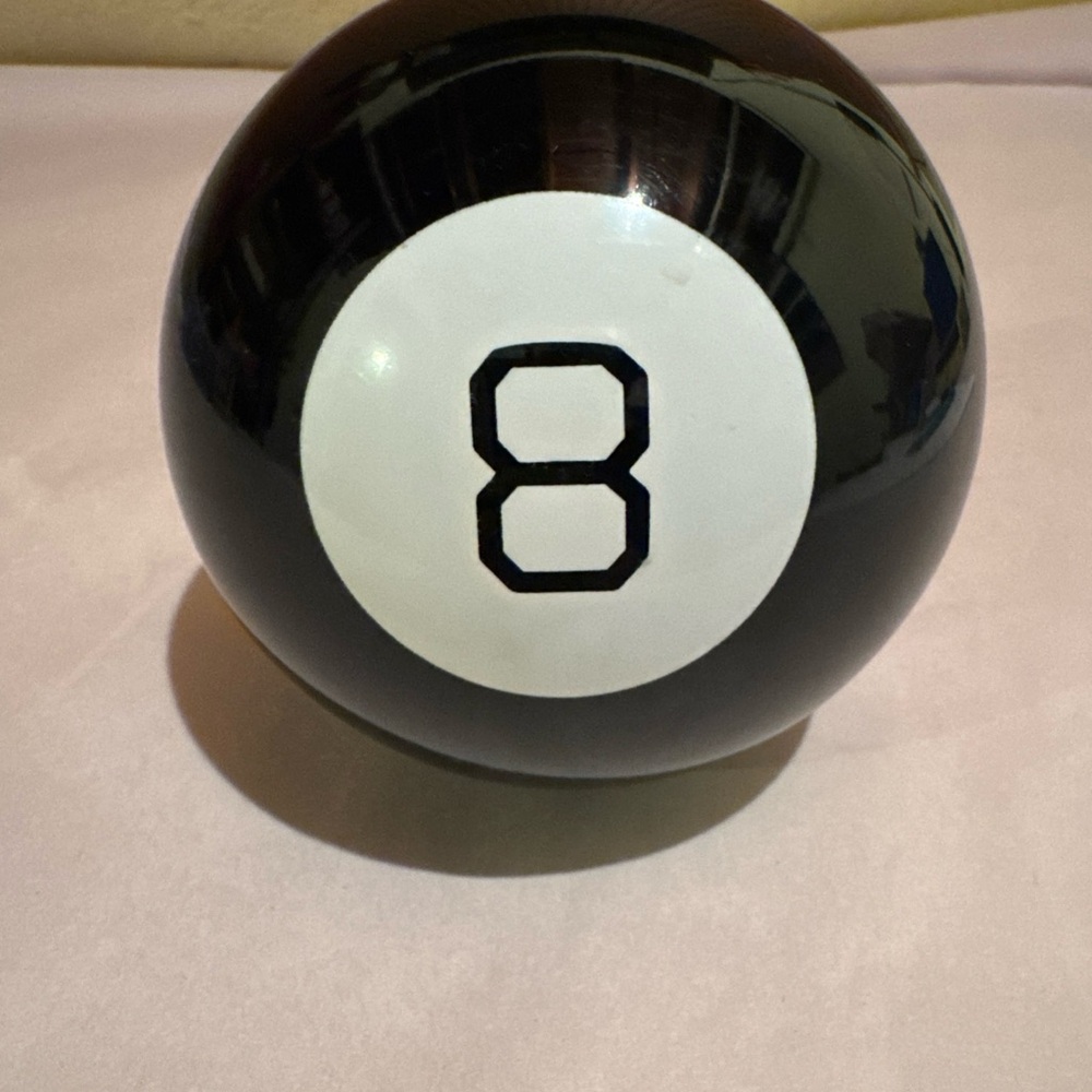 Magic 8 ball - Picture 2 of 4
